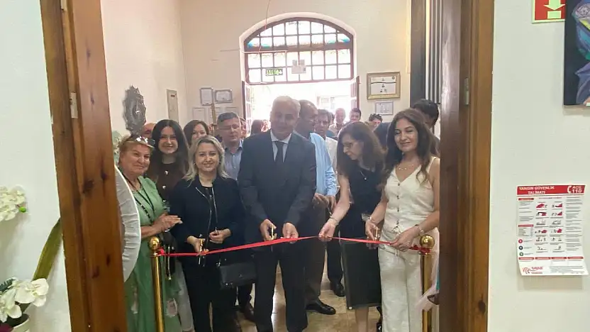'Renklerin Yolculuğu' Resim Sergisi Ziyarete Açıldı