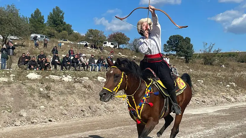 Savaştepe'de Tarihi Gün: Geleneksel Zafer Koşusu ve At Yarışları Büyük Coşkuyla Tamamlandı!
