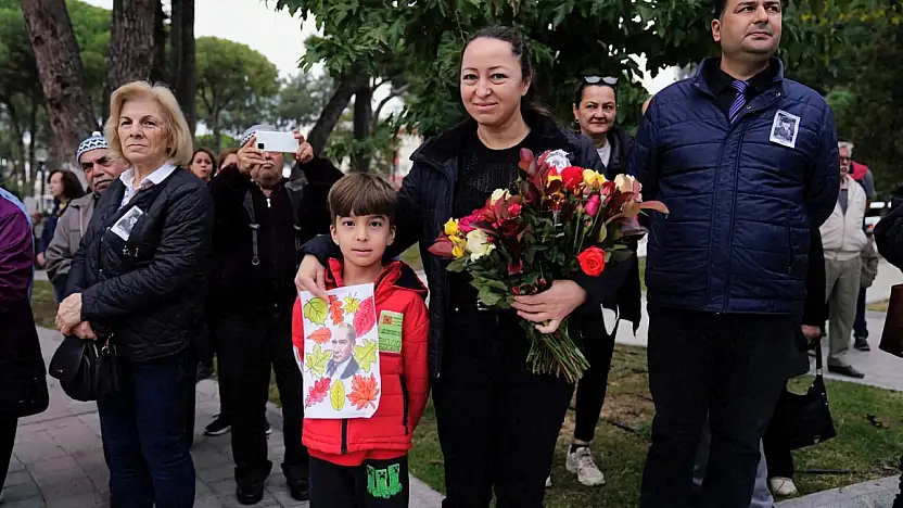 Sirenler Çaldı, Ata'ya Saygı Nöbeti Başladı