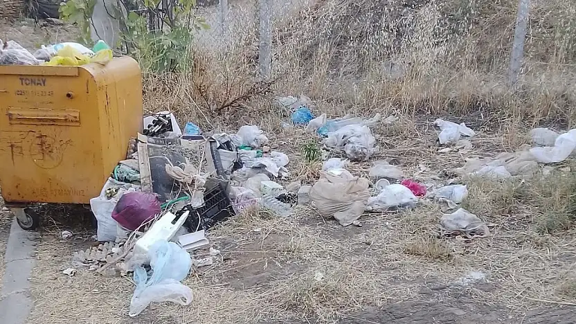Tarihi Mahallede Yakışmayan Görüntüler: İlkkurşun'da Çöp Sorunu Tepki Çekiyor