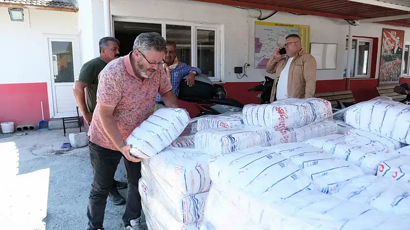 Tire Belediyesi'nden Kırsal Mahallelere Kurban Bayramı Öncesi Tuz, Çuval ve Kireç Desteği