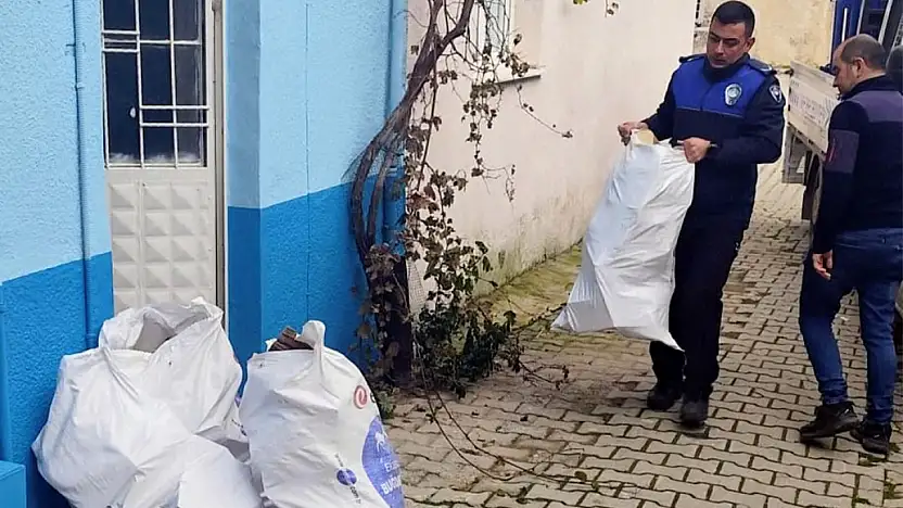 Tire Belediyesi'nden Soğuk Kış Günlerinde Odun Desteği