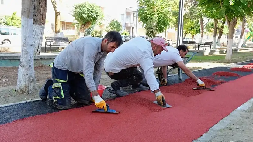 Tire Belediyesi Parklarda Yenileme Çalışmalarını Sürdürüyor