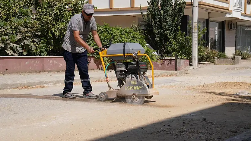 TİRE'DE ASFALT VE PARKE ÇALIŞMALARI SÜRÜYOR