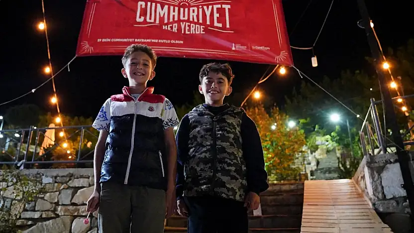 Tire'de Cumhuriyet Coşkusu Gölet Şenlik Alanı'nda Yaşandı