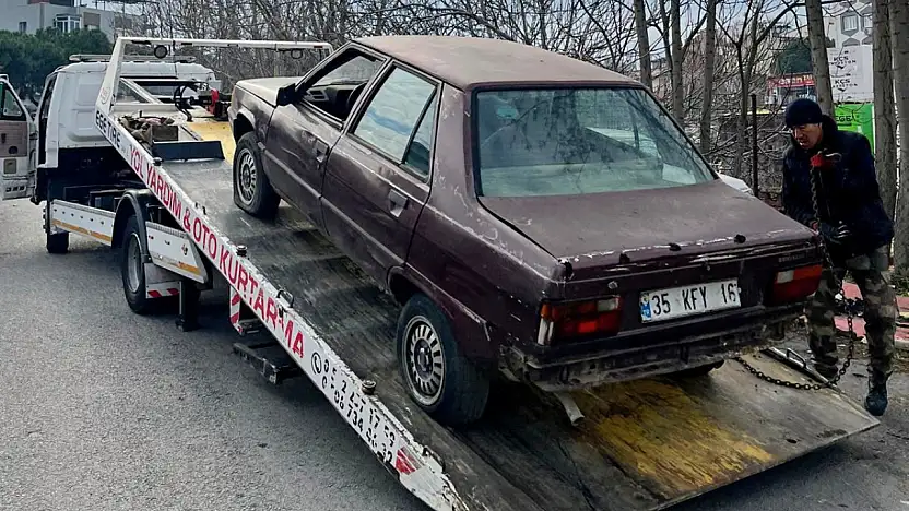 Tire'de Terk Edilmiş Araçlar, Otoparka Çekildi