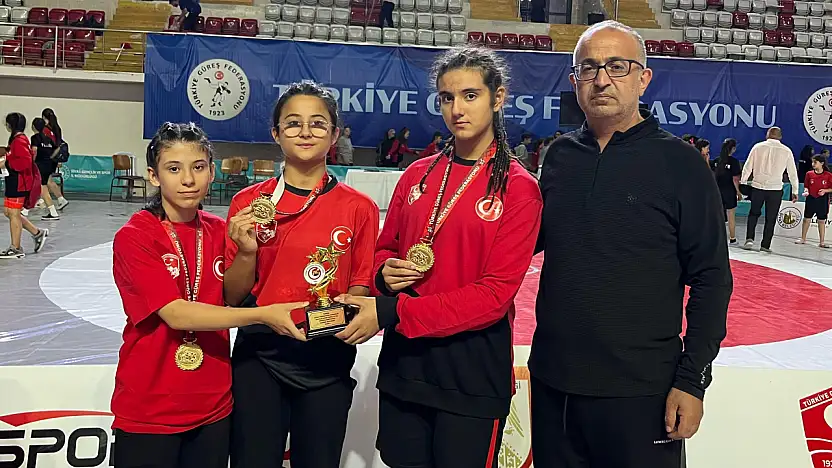 Tire'nin Gururu Kadın Güreş Takımı Türkiye İkincisi Oldu