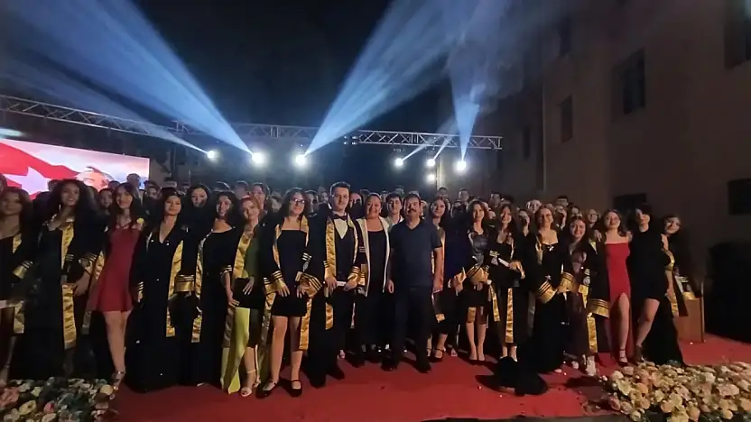 Tire Öğretmen Melahat Aksoy Sosyal Bilimler Lisesi'nde Mezuniyet Coşkusu