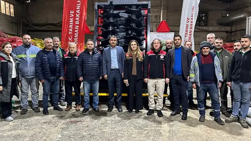 Tire Süt Kooperatifine İklim Dostu Gübre Dağıtma Makinesi Teslim Edildi