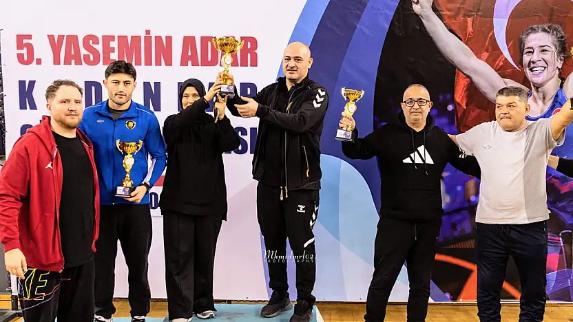 Tireli Kadın Güreşçiler Uluslararası Turnuvada Takım Üçüncüsü Oldu