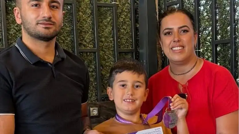 Tireli Minik Bilim İnsanından Uluslararası Başarı: Emir Kurtuluş, SIMSO Olimpiyatları'nda Türkiye İkincisi Oldu