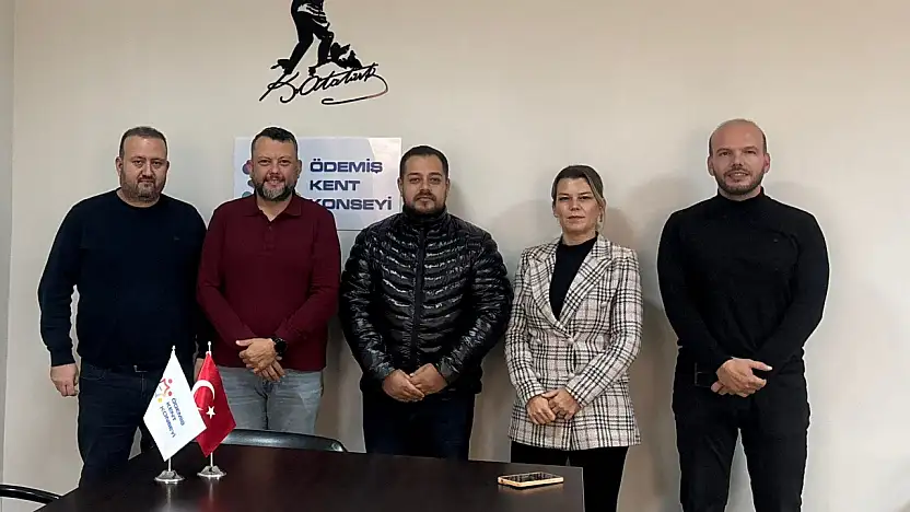 TV9 VE KÜÇÜK MENDERES GAZETESİ, ÖDEMİŞ KENT KONSEYİ BAŞKANI SADEDDİN MAHMUTÇAOĞLU'NU ZİYARET ETTİ