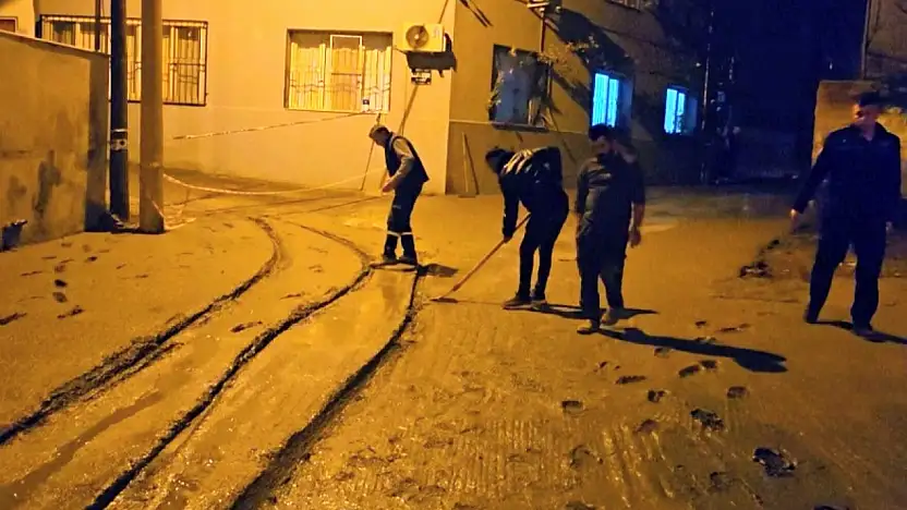 YENİ DÖKÜLEN BETONU TAHRİP ETTİ! SİYASİ SABOTAJ MI, VANDALLIK MI?