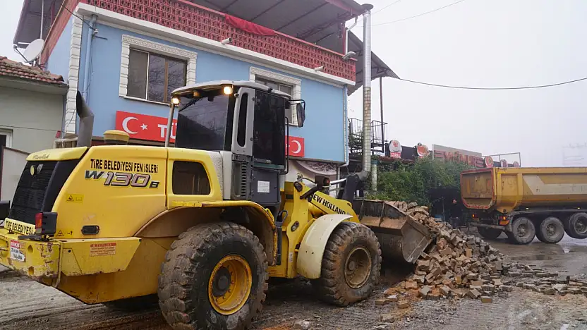 YENİÇİFTLİK'TE BEKLENEN YOL YENİLEME ÇALIŞMASI BAŞLADI