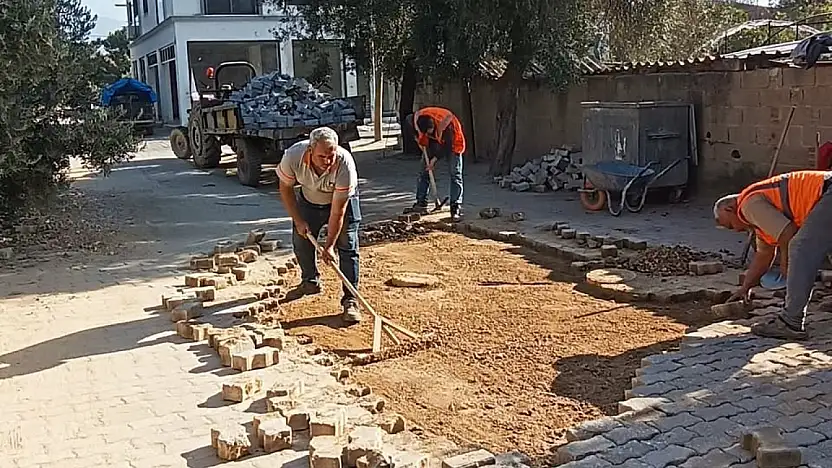 Yenimahalle'de Yol Tamir Çalışmaları Devam Ediyor