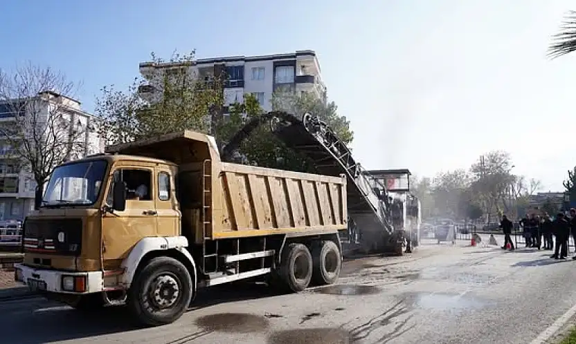 Adnan Menderes Mahallesi'nde Asfalt Yenileme Çalışmaları Başladı