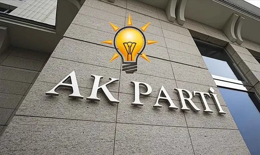 AK PARTİ İZMİR'DEN İDDİALARA AÇIKLAMA: İLÇE BAŞKANLARI GÖREVLERİNİ SÜRDÜRÜYOR