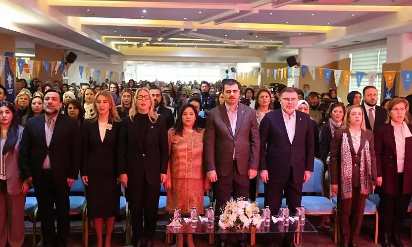 AK PARTİ TİRE'DEN İZMİR KADIN KOLLARI TOPLANTISINA KATILIM