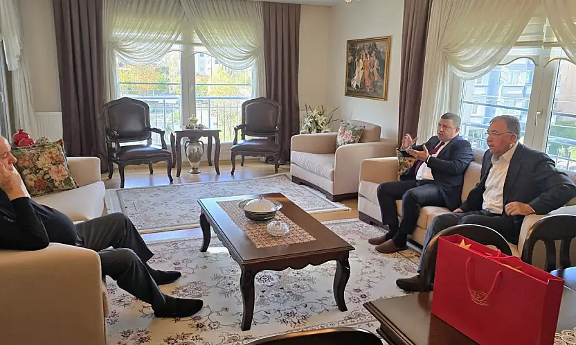 Başkan Okuroğlu'ndan Öğretmenler Günü'nde Anlamlı Ziyaret