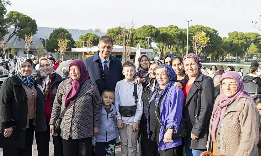 Başkan Tugay, Beydağ'ın Eriklili Kadınlarını İzmir'de Misafir Etti