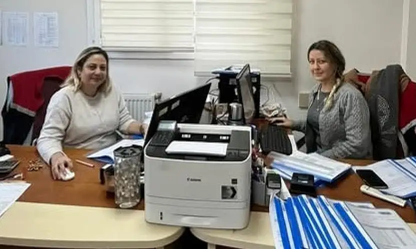 BAYINDIR'DA ÇKS KAYITLARI İÇİN HAFTA SONU MESAİSİ ÇİFTÇİLERE KOLAYLIK SAĞLANIYOR