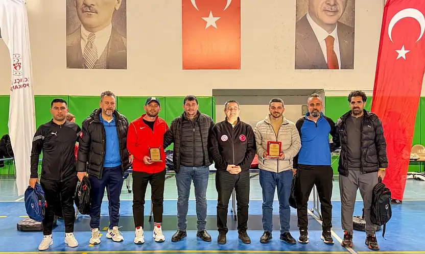 BAYINDIR'DA GENÇ FUTBOLCULARA PLAY-OFF ÖNCESİ MORAL KAHVALTISI