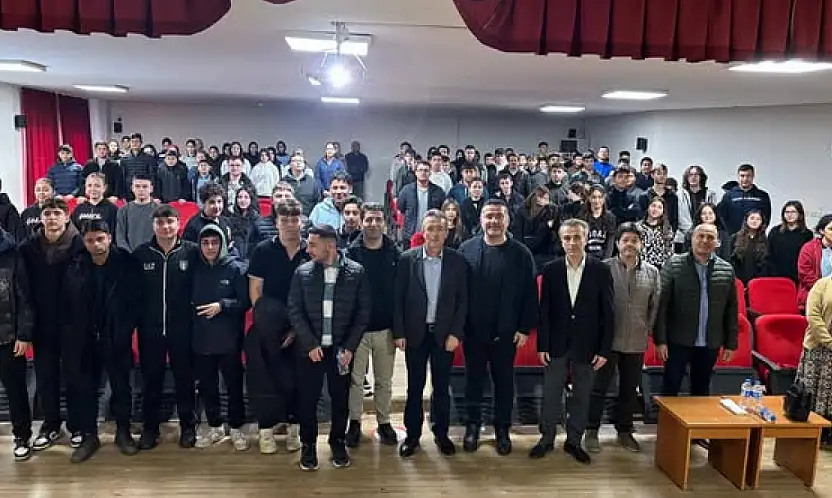 Bayındır'da Öğrenciler Prof. Dr. Raşit Çavuşoğlu ile Buluştu