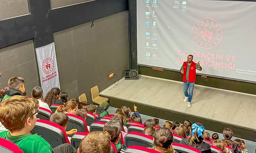 Bayındır Gençlik Merkezi, İsmet İnönü Ortaokulu Öğrencilerini Ağırladı