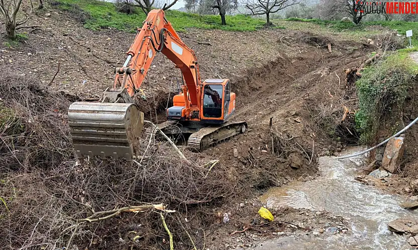 Belediye, yolun açılması için çalışmalarını sürdürüyor