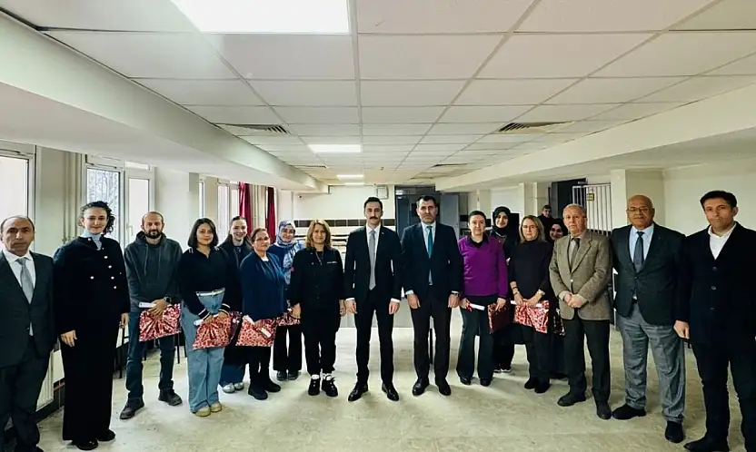 BEYDAĞ'DA PİDE YAPIMI KURSUNU TAMAMLAYAN KURSİYERLER SERTİFİKALARINI ALDI