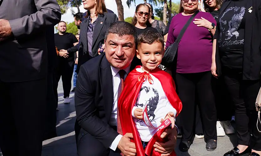 Çelenk Törenine Protokol Eksiksiz Katıldı