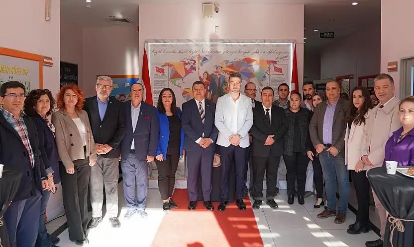 Cumhuriyet'in 102. Yılına Özel 'Yadigâr' Sergisi Tire'de Açıldı