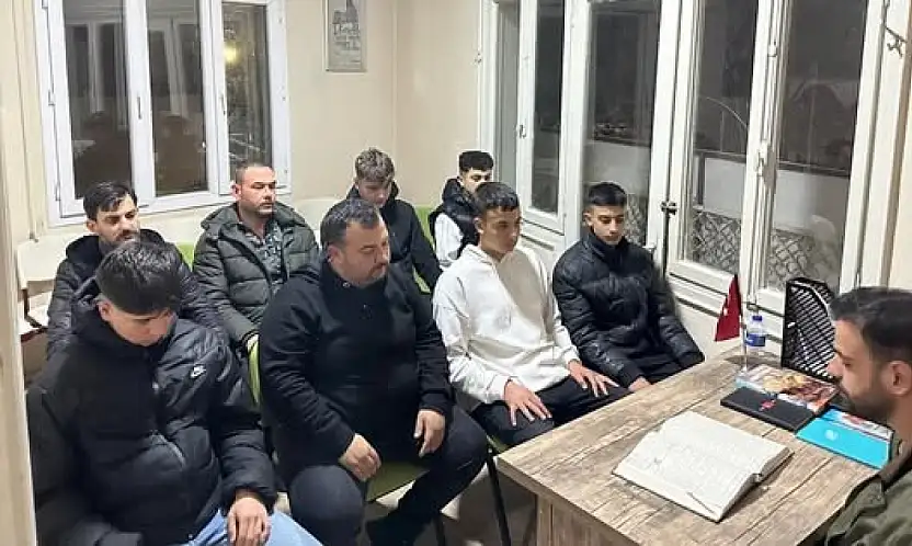 Deprem şehitleri dualarla anıldı