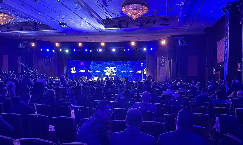 DİJİTAL DÖNÜŞÜM HABERCİLİĞİ YENİDEN ŞEKİLLENDİRİYOR