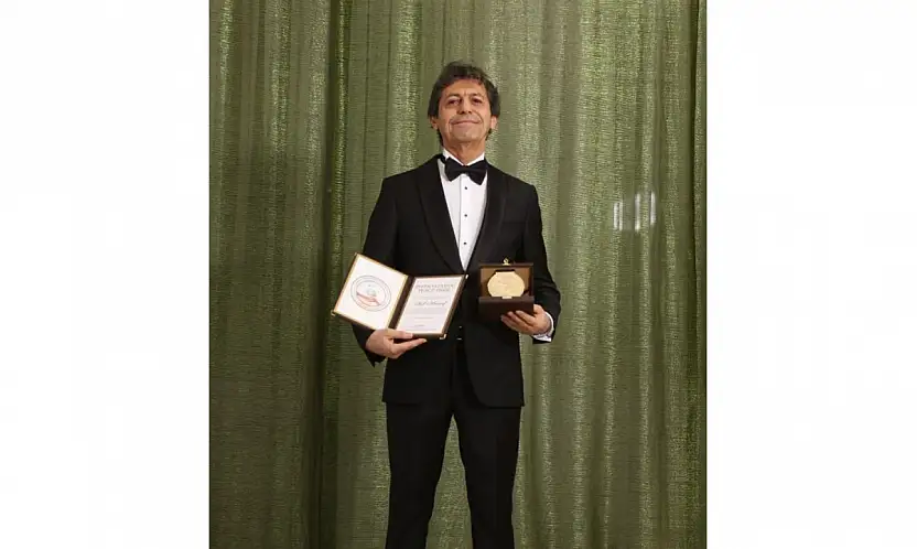 DÜNYACA ÜNLÜ YAZARAKİF MANAF 2025 YILI INTERNATİONAL PEACE PRİZE ÖDÜLÜ'NÜ ALDI