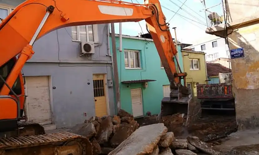 GAZİ CADDESİ'NDE YOL YENİLEME ÇALIŞMALARI BAŞLADI