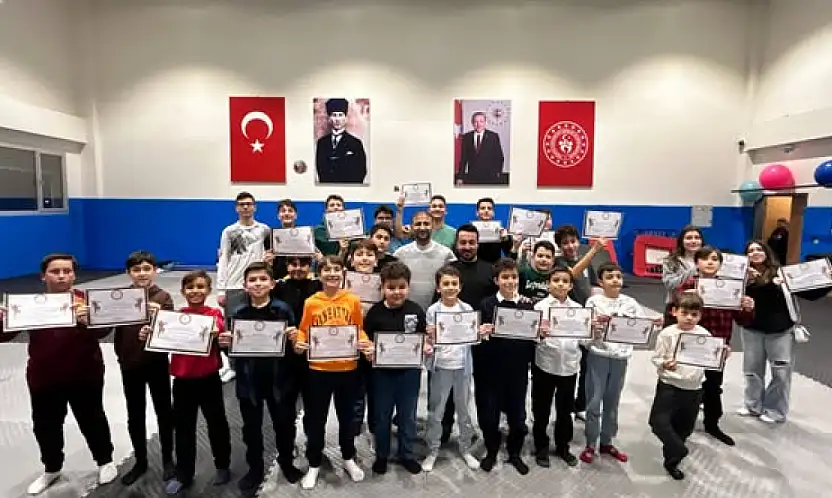 GSB Ödemiş'te Bireysel Zeybek Şenliği Katılımcılarına Belgeleri Verildi