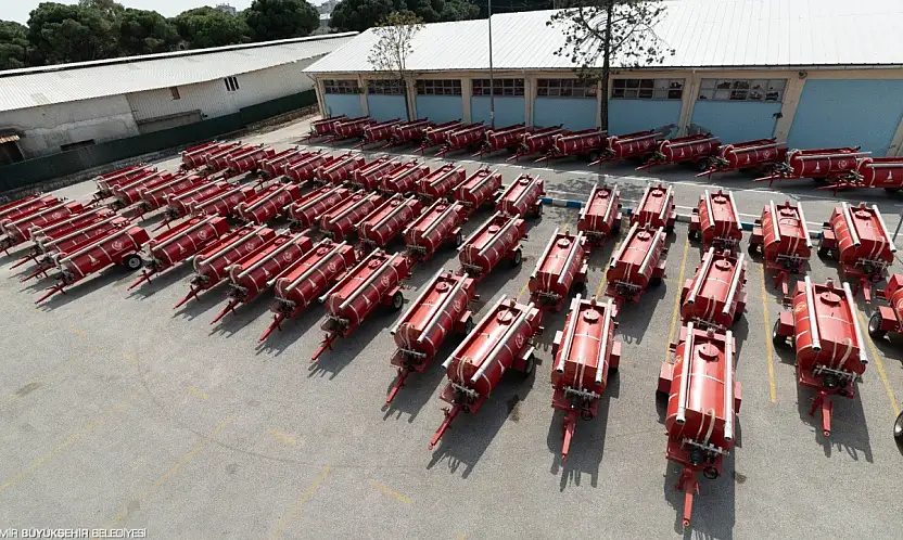 İzmir Büyükşehir'in Yangın Tankerleri Ormanları Kurtardı