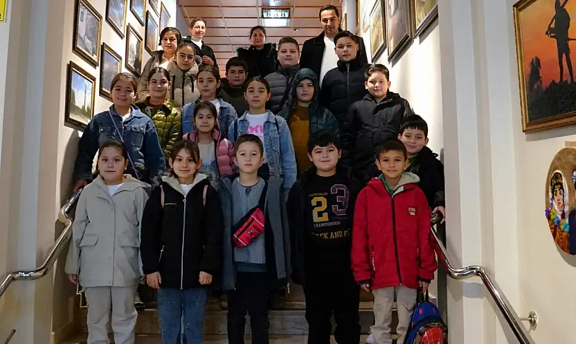 Karne Hediyesini Alan Öğrenciler, Başkan Okuroğlu'na Teşekkür Etti