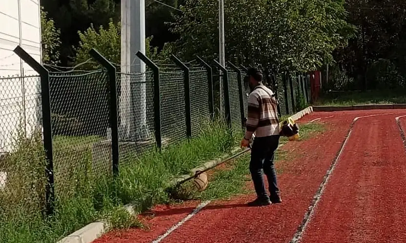 Kiraz Belediyesi'nden Stadyum Çevresi ve Şemsiler Mahallesi'nde Çevre Düzenleme Çalışması