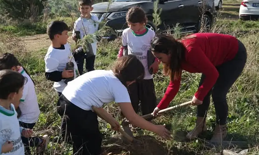 Kiraz'da Geleceğe Nefes Etkinliği: Öğrenciler Fidanlarla Buluştu