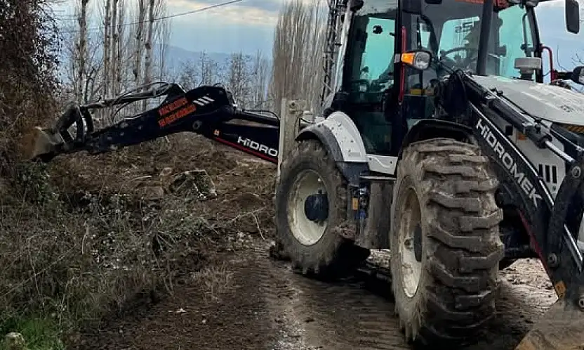 KİRAZ'DA MAHALLELERDE YOL VE ÇEVRE DÜZENLEME ÇALIŞMALARI SÜRÜYOR