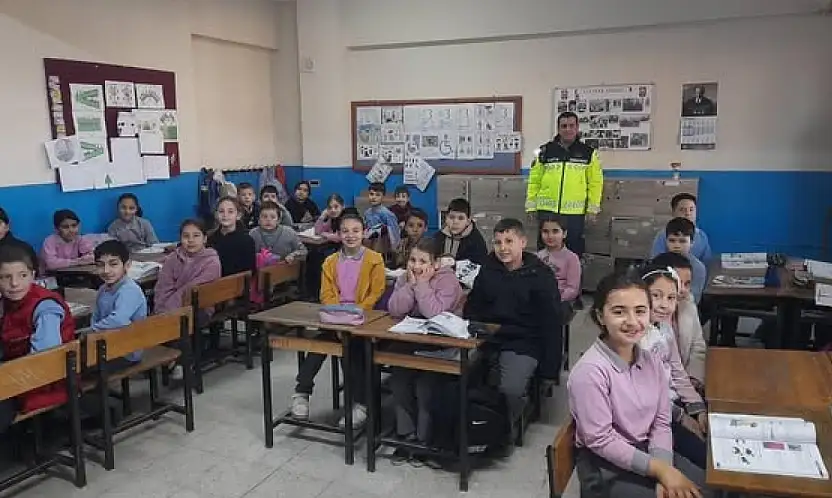 KİRAZ'DA ÖĞRENCİLERE TRAFİK GÜVENLİĞİ EĞİTİMİ VERİLDİ
