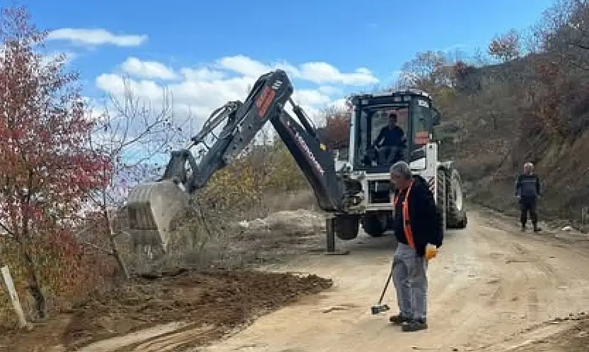 Kiraz'da Yollara Yeni Dokunuş: Kayadibi'ne Asfalt Yama Çalışması