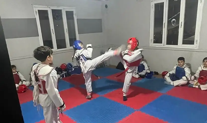 KİRAZ ÜLKÜ OCAKLARINDA TEKVANDO DERSLERİ SÜRÜYOR