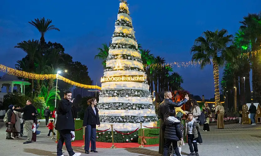 Kültürpark'ta Aralık Eğlencesi İzmirlileri Büyülüyor