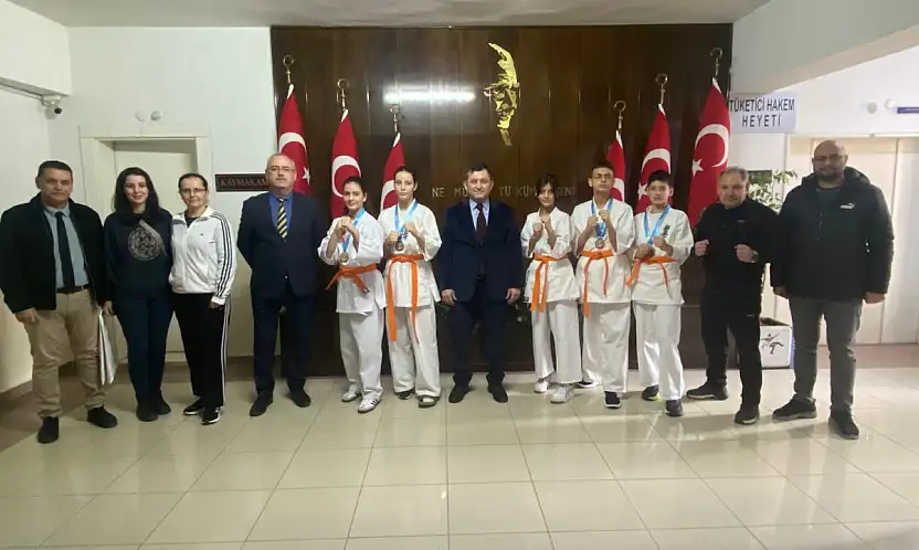 MADALYALI KARATECİLERDEN KAYMAKAM ERDOĞAN'A ZİYARET