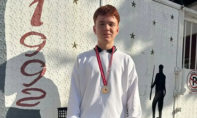 Mehmet Gürlek, Serbest Stil Güreşte İzmir Şampiyonu Oldu