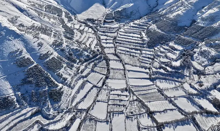 ÖDEMİŞ BOZDAĞ KARLA BEYAZA BÜRÜNDÜ