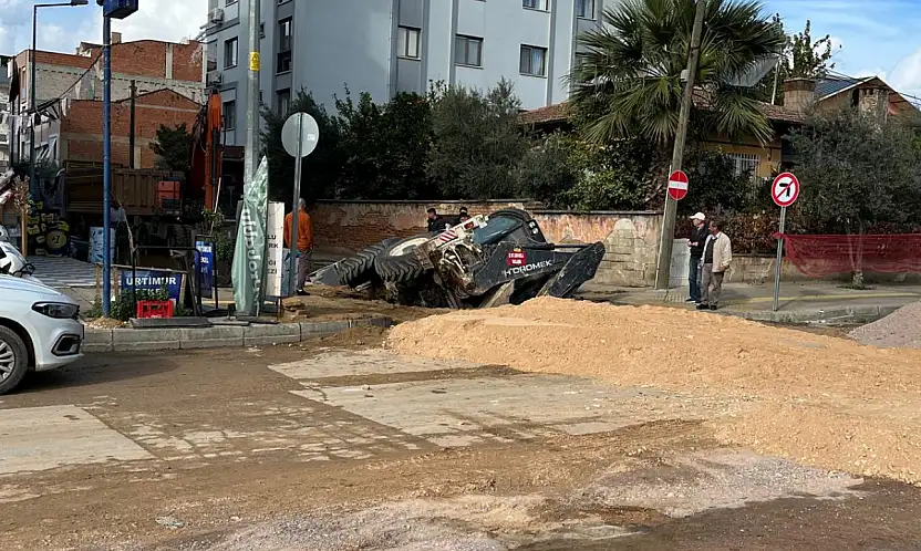 ÖDEMİŞ CUMHURİYET MAHALLESİ'NDE YOL ÇALIŞMASINDA KEPÇE DEVRİLDİ